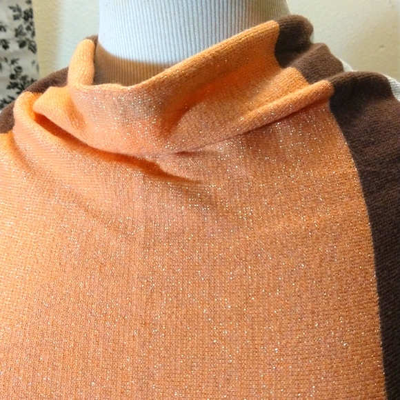 Mustard brown and white  with real silver threads.. vintage poncho/shawl💜. - Picture 2 of 6